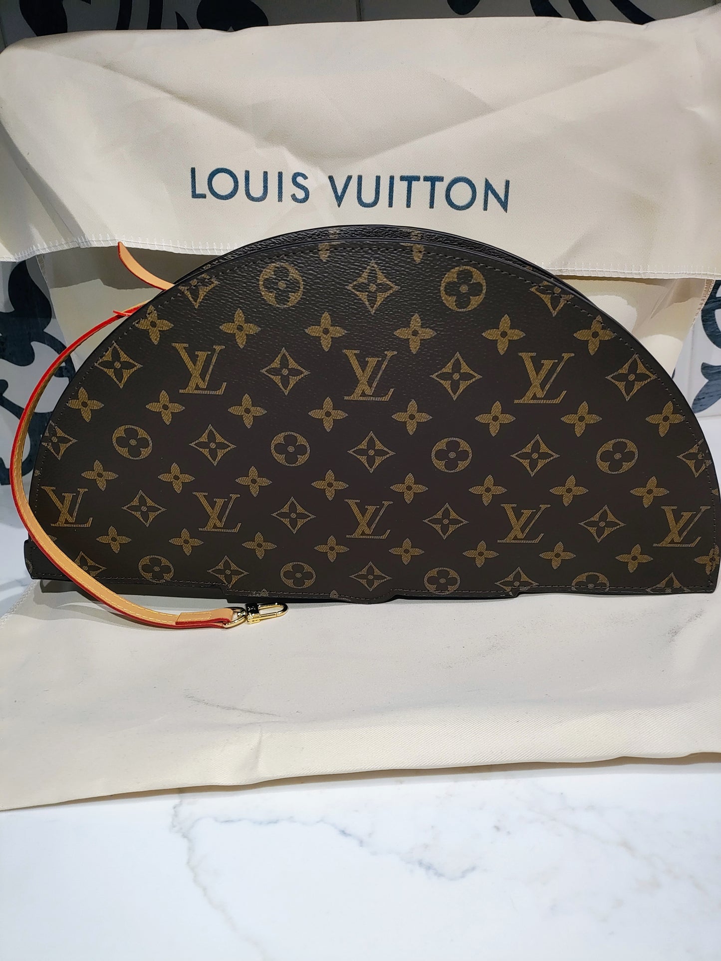 LV Fan purse