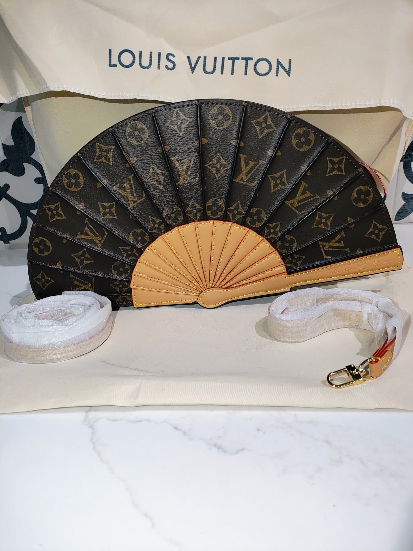 LV Fan purse